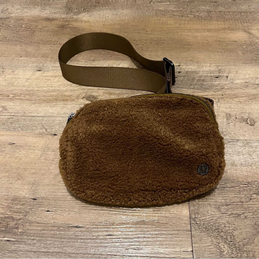 NWT! Lululemon Everywhere Belt Bag Fleece